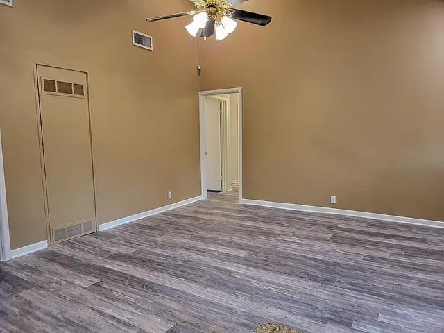 5728 Rockhill Road, Fort Worth, TX 76112