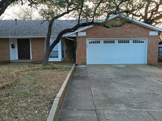 5728 Rockhill Road, Fort Worth, TX 76112
