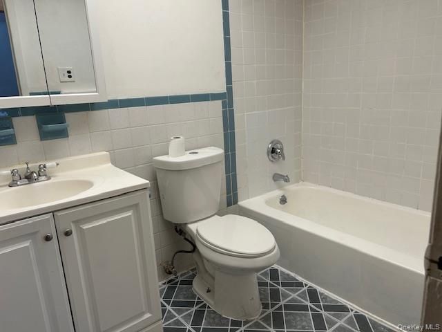 14438 184th Street, Springfield Gardens, NY 11413