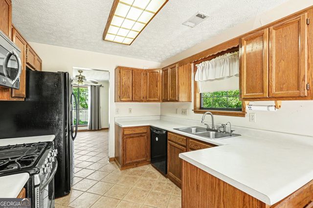5613 YEAGER RIDGE Drive, Douglasville, GA 30135