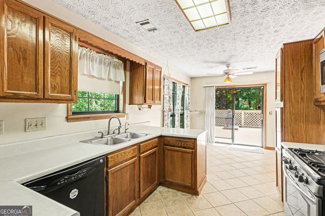 5613 YEAGER RIDGE Drive, Douglasville, GA 30135