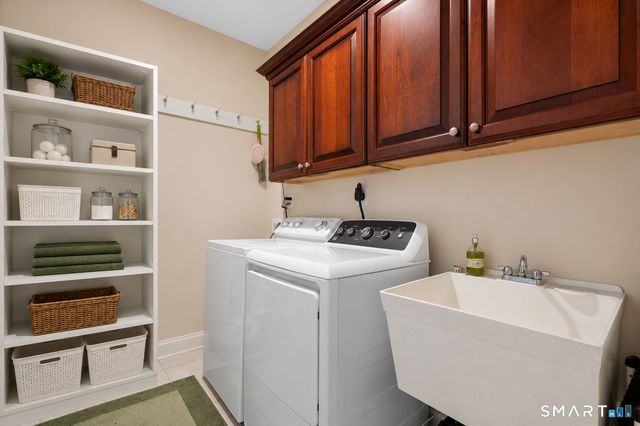 12 Logans Way, Danbury, CT 06811