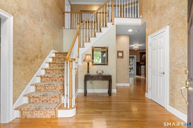 12 Logans Way, Danbury, CT 06811