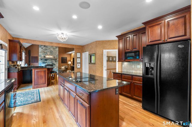 12 Logans Way, Danbury, CT 06811