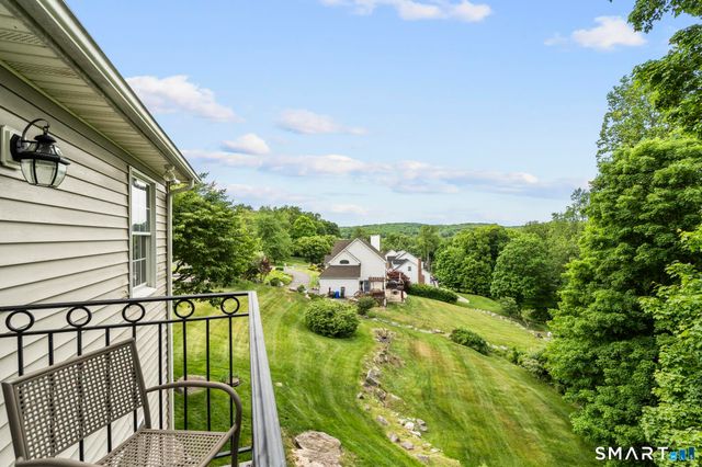 12 Logans Way, Danbury, CT 06811