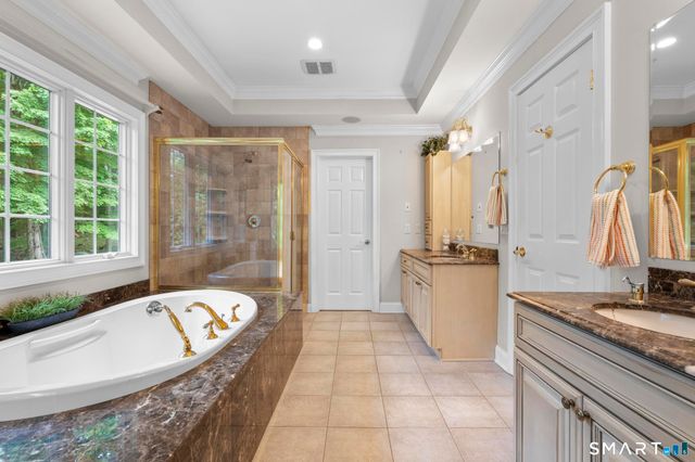 12 Logans Way, Danbury, CT 06811