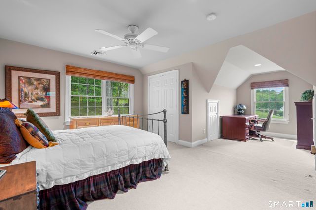 12 Logans Way, Danbury, CT 06811