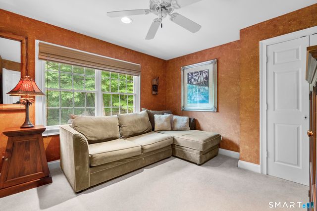 12 Logans Way, Danbury, CT 06811