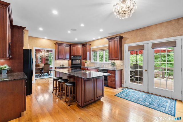 12 Logans Way, Danbury, CT 06811