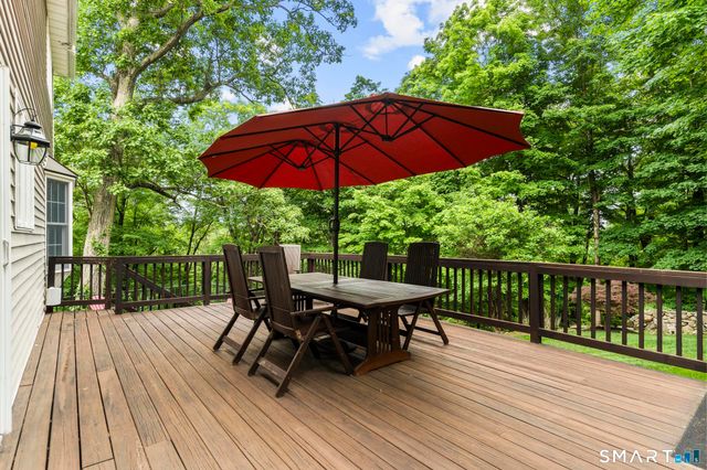 12 Logans Way, Danbury, CT 06811