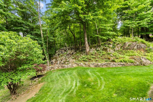 12 Logans Way, Danbury, CT 06811