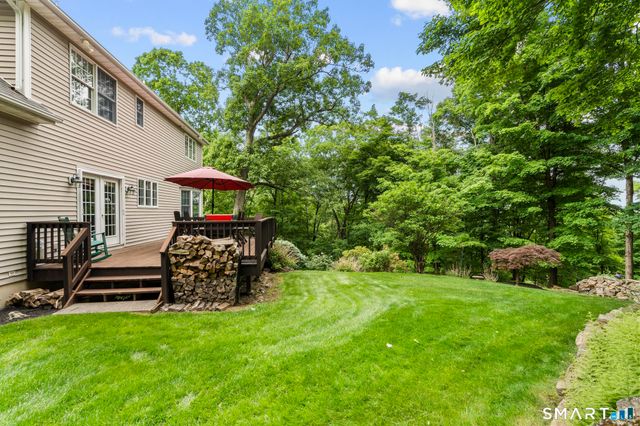 12 Logans Way, Danbury, CT 06811