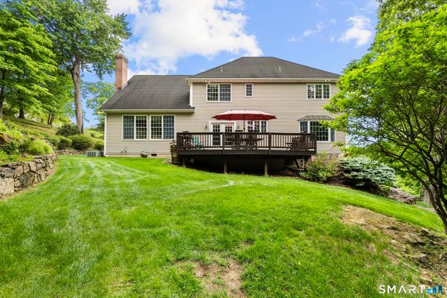12 Logans Way, Danbury, CT 06811