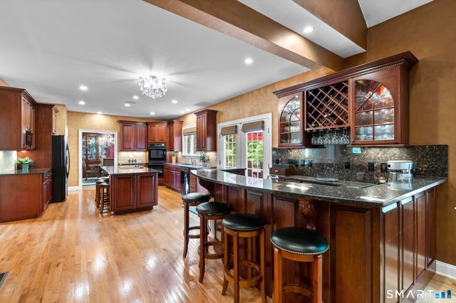 12 Logans Way, Danbury, CT 06811
