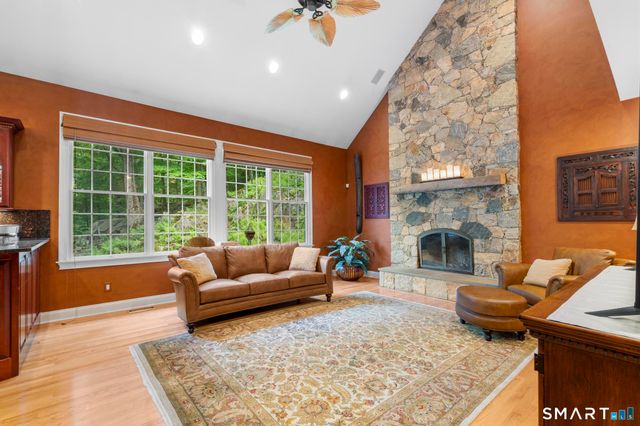 12 Logans Way, Danbury, CT 06811