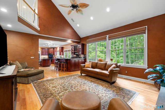 12 Logans Way, Danbury, CT 06811