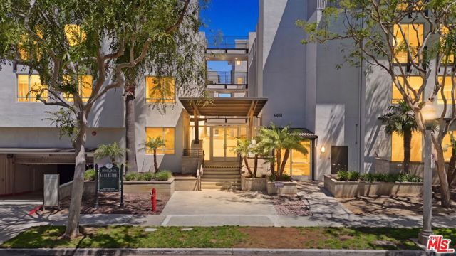 6400 Crescent Park 301, Los Angeles, CA 90094