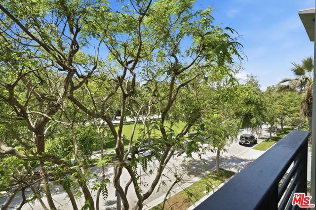 6400 Crescent Park 301, Los Angeles, CA 90094