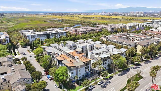 6400 Crescent Park 301, Los Angeles, CA 90094