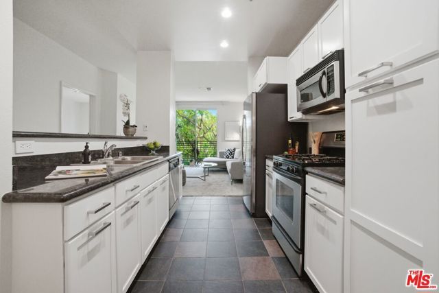 6400 Crescent Park 301, Los Angeles, CA 90094