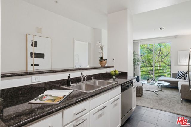 6400 Crescent Park 301, Los Angeles, CA 90094