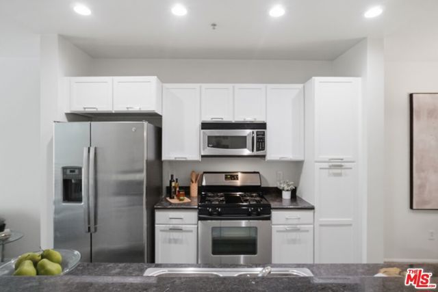6400 Crescent Park 301, Los Angeles, CA 90094