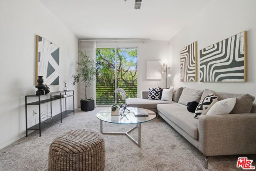 6400 Crescent Park 301, Los Angeles, CA 90094
