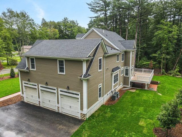 262 Meadowbrook Rd, Dedham, MA 02026