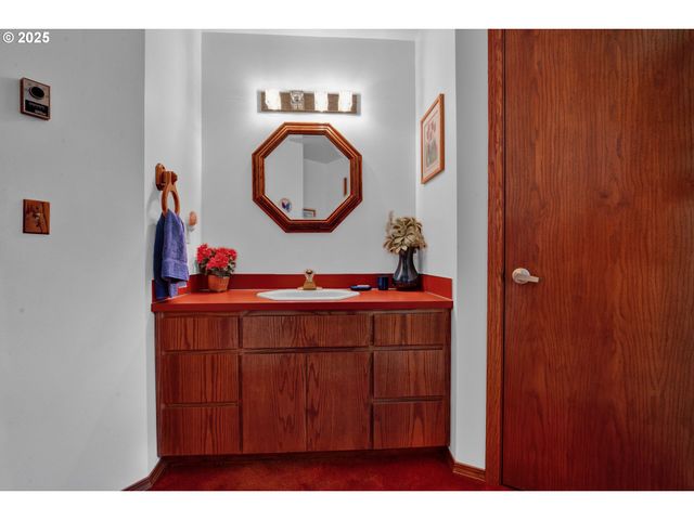 434 E 39TH Ave, Eugene, OR 97405