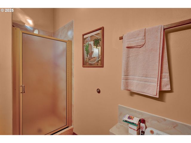 434 E 39TH Ave, Eugene, OR 97405