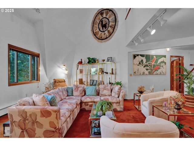 434 E 39TH Ave, Eugene, OR 97405