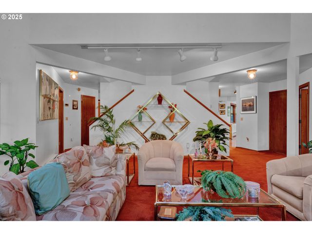 434 E 39TH Ave, Eugene, OR 97405