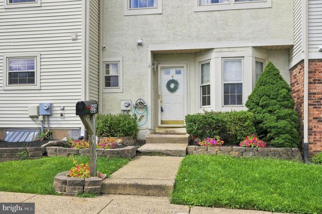 325 WAYNE CT, Holland, PA 18966