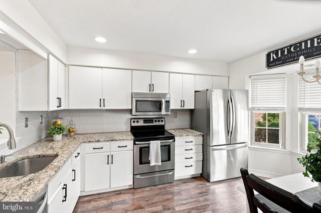 325 WAYNE CT, Holland, PA 18966
