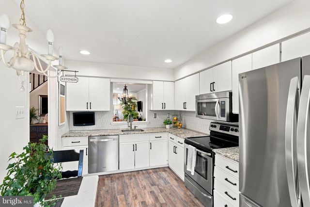325 WAYNE CT, Holland, PA 18966