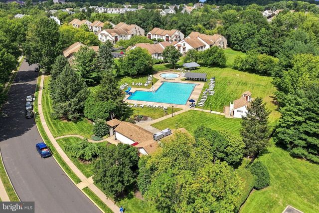 325 WAYNE CT, Holland, PA 18966