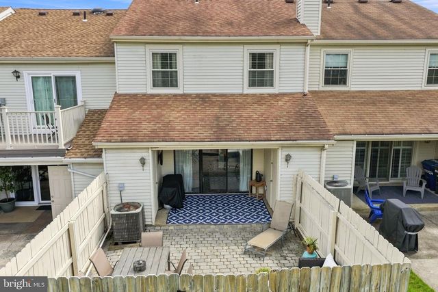 325 WAYNE CT, Holland, PA 18966