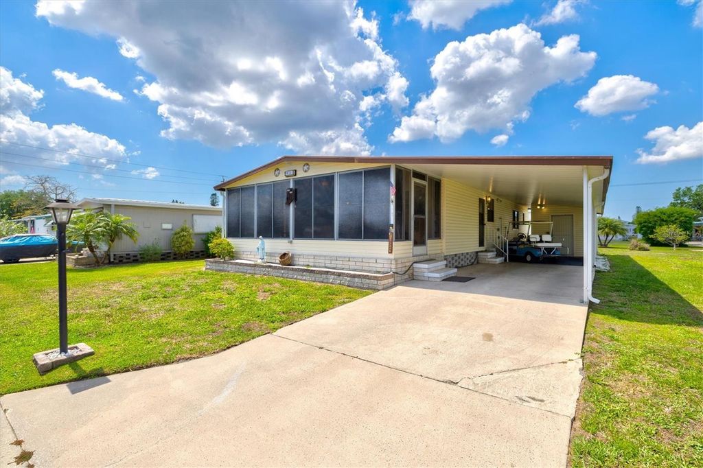 Image 3 of property listing at 5316 53RD AVENUE E K28, Bradenton, FL 34203