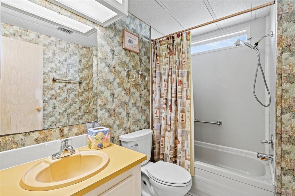 Image 28 of property listing at 5316 53RD AVENUE E K28, Bradenton, FL 34203