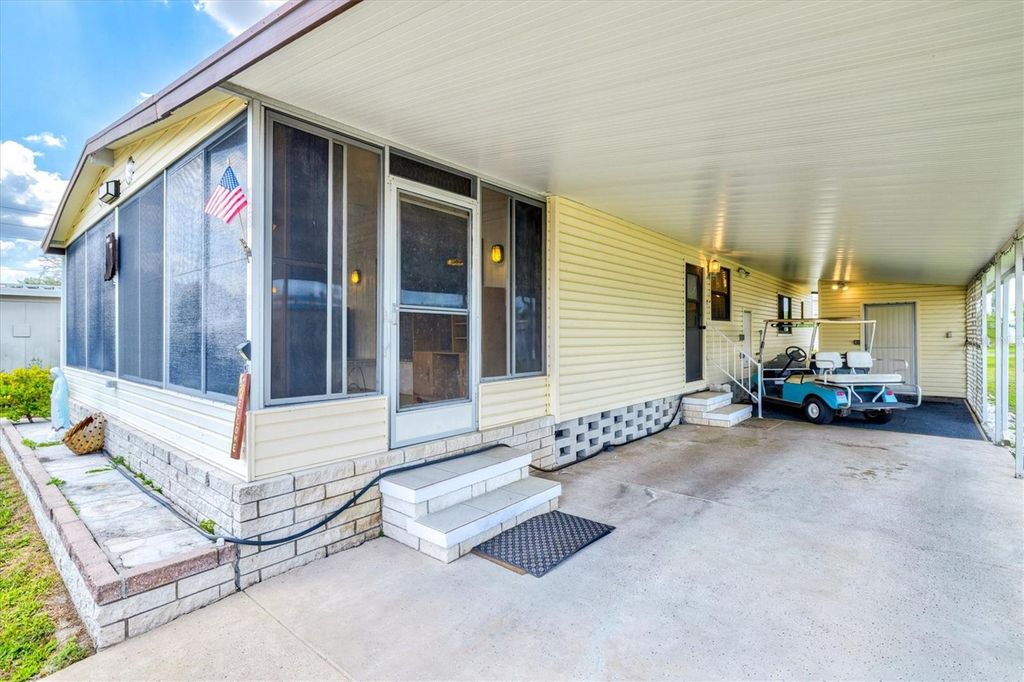 Image 4 of property listing at 5316 53RD AVENUE E K28, Bradenton, FL 34203