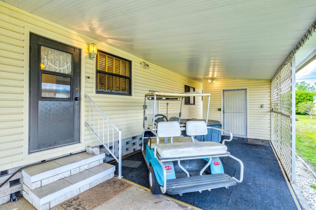 Image 5 of property listing at 5316 53RD AVENUE E K28, Bradenton, FL 34203