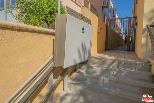 626 E Orange Grove Avenue 105, Burbank, CA 91501