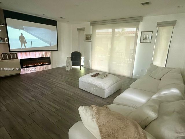 1150 98th St 10, Bay Harbor Islands, FL 33154