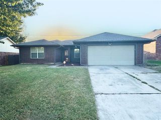 209 Bradgate Drive, Yukon, OK 73099