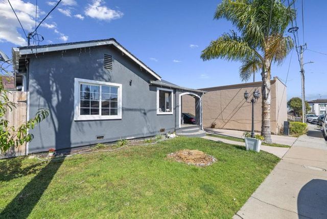 12 Eastern Drive, Watsonville, CA 95076