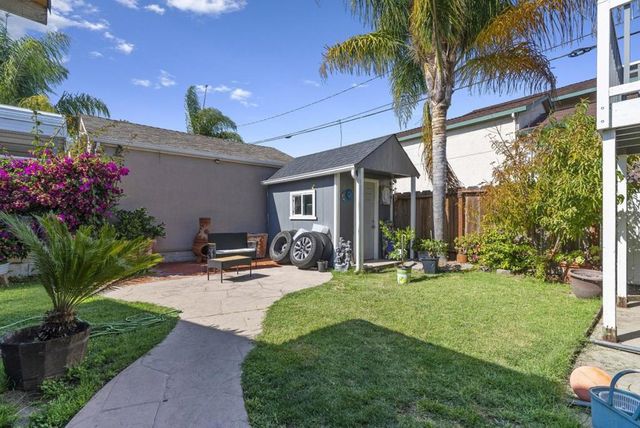 12 Eastern Drive, Watsonville, CA 95076