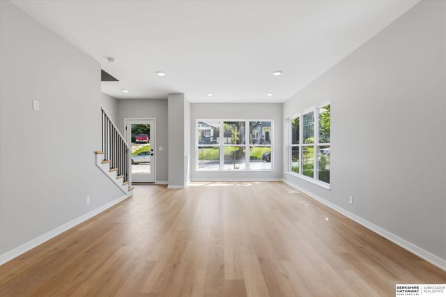 1012 S 33rd Court, Omaha, NE 68105