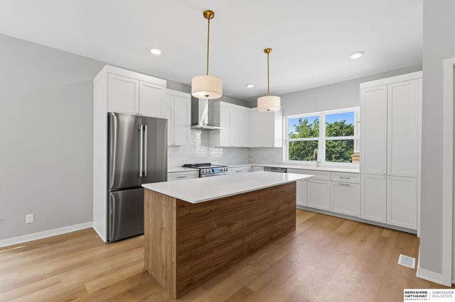 1012 S 33rd Court, Omaha, NE 68105
