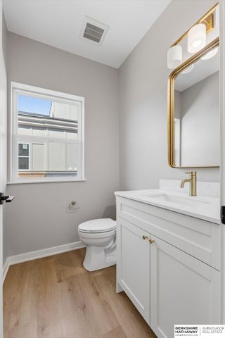 1012 S 33rd Court, Omaha, NE 68105