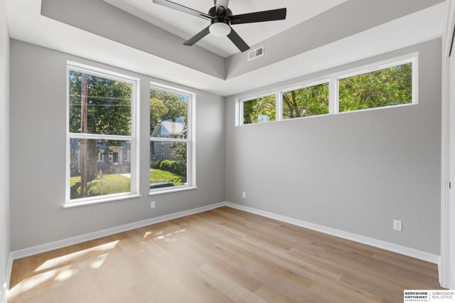 1012 S 33rd Court, Omaha, NE 68105
